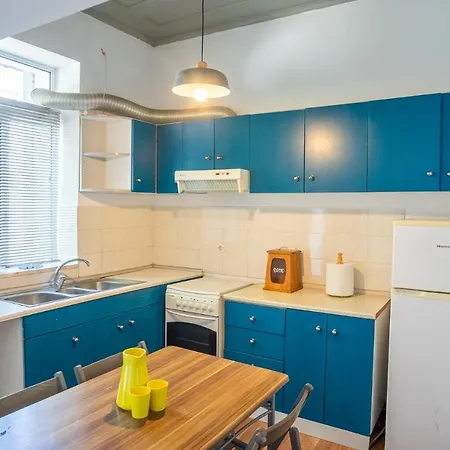 Cozy House With Flowery Courtyard In Notable Location Feriehus *